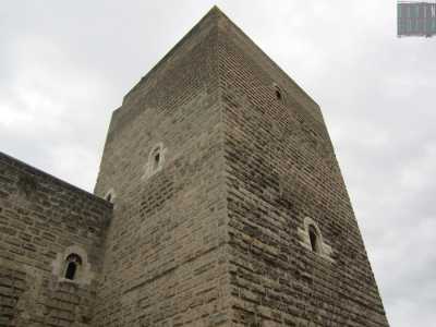 Gli Svevi (dal 1189 al 1268) - I Bizantini lasciano il posto ai Normanni e, dal 1189, agli Svevi. L'imperatore Federico II tra il 1233 e il 1240 restaura e fortifica l'imponente Castello